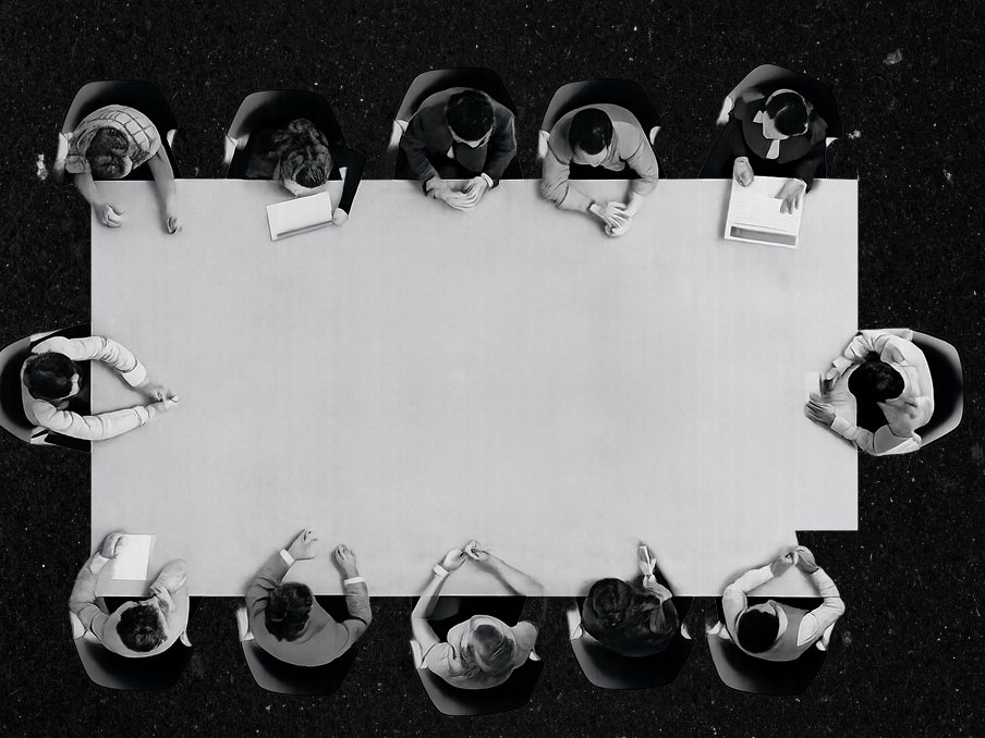 Vue aérienne table de réunion avec des personnes en réunion d'affaires, photo noir et blanc